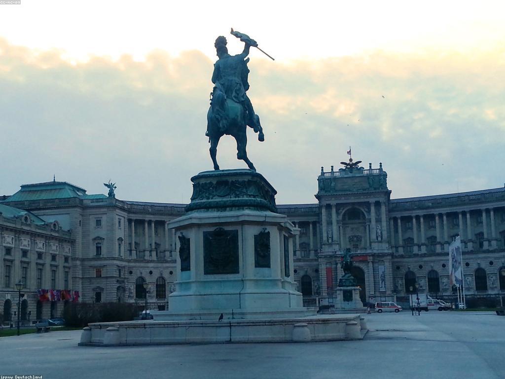 ផលប៉ះពាល់នៃការប្រកួតល្បែងដល់សង្គម